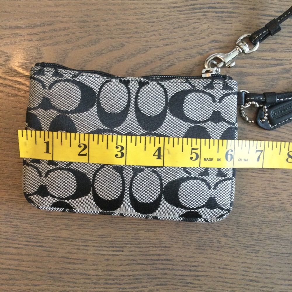 Vintage Coach Wristlet Color Gray Black Size approximately 6” x 4” Jacquard - Picture 3 of 9
